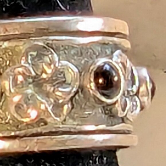 ARMENIAN STERLING SILVER AND GARNET RING - Picture 2 of 5